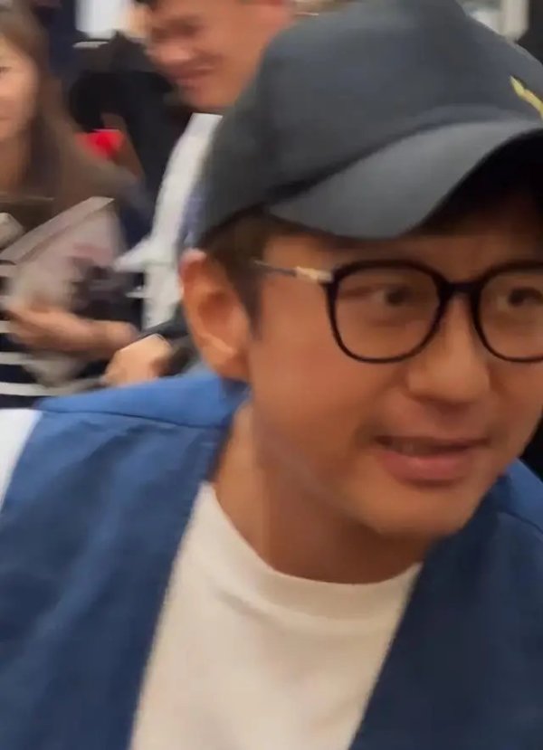 股票配资网官网 初代跑男情谊深，话剧相聚暖人心